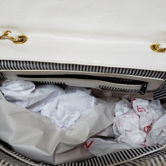 PRETTY WHITE CHAIN LINK VEGAN BAG - Picture 5 of 5